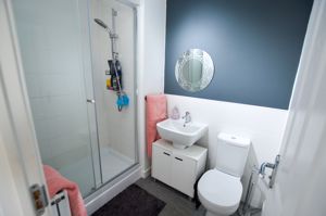 Ensuite- click for photo gallery